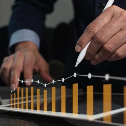 Dólar permanece estável e IA pressiona bolsas, diz Avenue