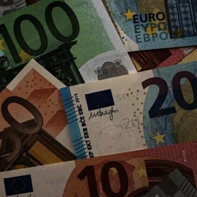 Zona do euro amplia superávit comercial para 1,3 bilhão de euros em abril