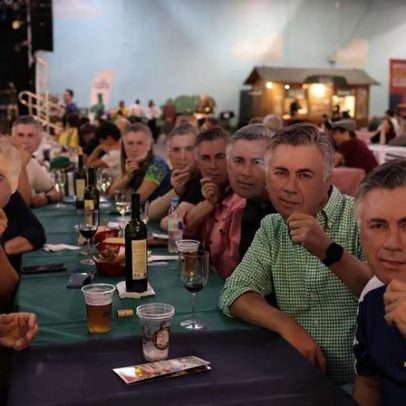 Italianos adotam o Brasil na Copa por Ancelotti, releitura da imigração