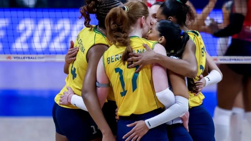 Seleção brasileira feminina de vôlei venceu a Bulgária por 3 sets a 0.