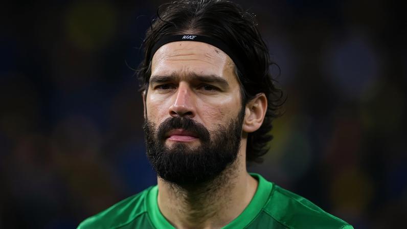 Alisson Becker celebra aniversário de 7 anos do filho durante a Copa