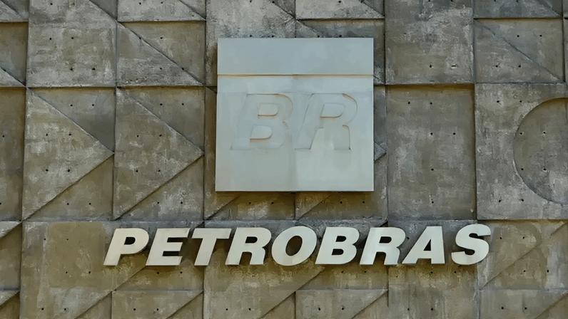 A projeção é que a empresa consiga atender 80% da demanda nacional de diesel com produção própria até 2030; na imagem, sede da Petrobras