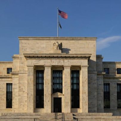 Bitcoin cai abaixo de US$ 65 mil antes de decisão de juros nos EUA