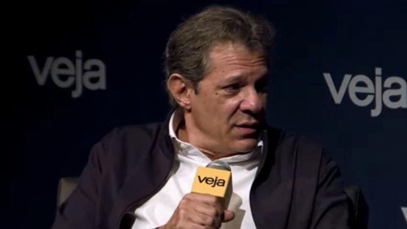 O petista citou Milei como exemplo de uma estratégia que, em sua avaliação, não deve ser seguida pelo Brasil.