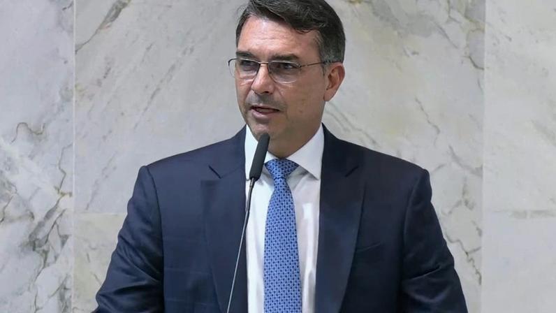 Flávio diz que, se ofendeu Michelle, pediu desculpas