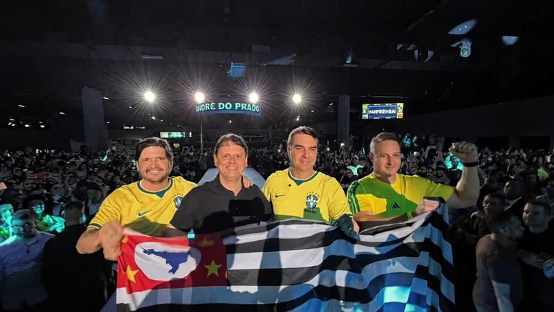 Flávio Bolsonaro em evento em São Paulo - Foto Reprodução Instagram André do Prado/Divulgação