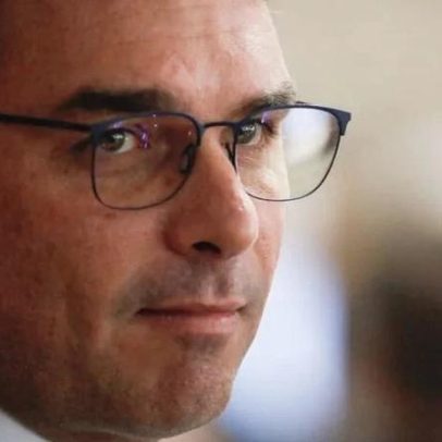 Flávio Bolsonaro acionará STF contra Lula por incitação ao crime