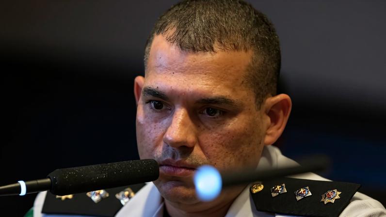 Foto de Flávio Silvestre Alencar, Major da Polícia Militar do Distrito Federal, em CPI na Câmara Legislativa