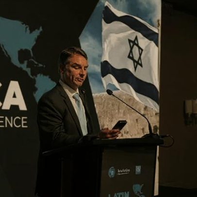 Flávio Bolsonaro diz que Brasil se alinhará a Israel em 2027