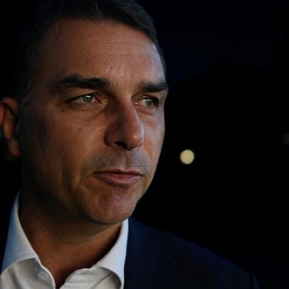 Flávio diz que governo Lula deixa legado de dívida e fome