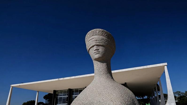 O ministro do Supremo Dias Toffoli votou para manter as regras, mas com regime de transição de 60 dias a contar do julgamento dos recursos; na foto, escultura “A Justiça”, na entrada do STF