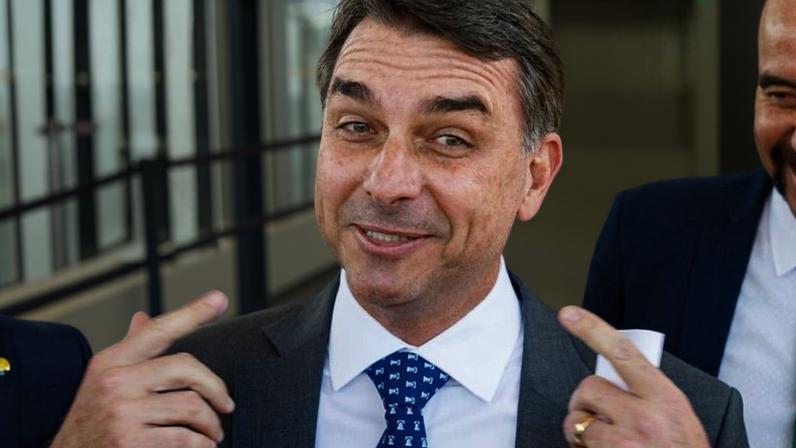 Flávio Bolsonaro (na foto) participa de evento na Argentina; na 2ª feira (29.jun), deve se encontrar com Milei