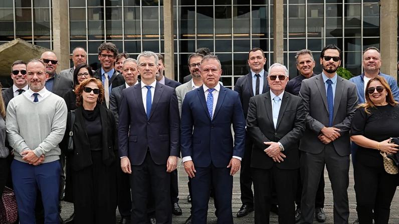 Na imagem, integrantes da ADFP em evento. A manifestação foi realizada depois de o Ministério da Justiça enviar nesta semana ofícios solicitando a devolução de policiais federais cedidos para auxiliar magistrados e atuar em outros órgãos públicos