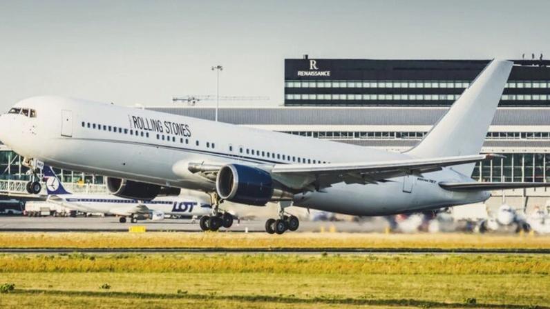Na imagem, o modelo Boeing 767-300ER usado pela banda Rolling Stones