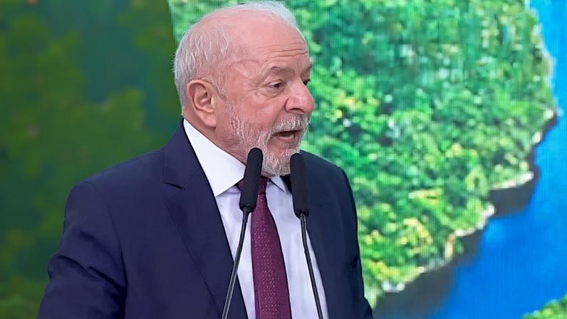 Na imagem, Lula discursando no Planalto. Entre os anúncios para o Meio Ambiente, o governo destinará R$ 393 milhões à iniciativa Restaura Amazônia