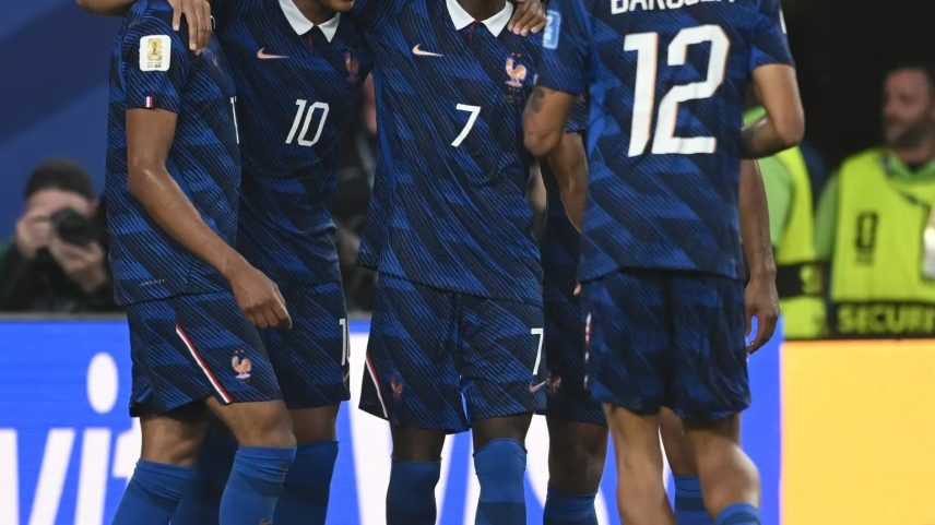 França vence o Iraque em jogo marcado por tempestade e show de Mbappé