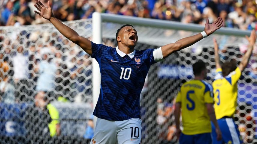França domina a Suécia, vence com dois de Mbappé e avança na Copa