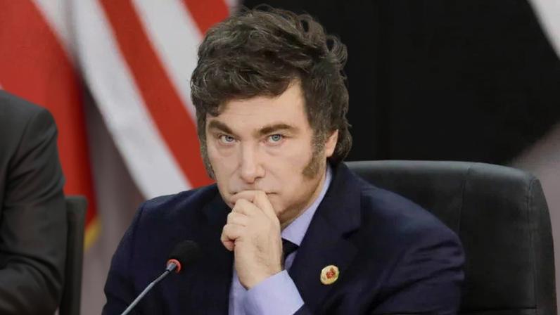 O presidente argentino afirmou que manter a estrutura estatal é incompatível com sua política de livre mercado e com o objetivo de enxugar o Estado