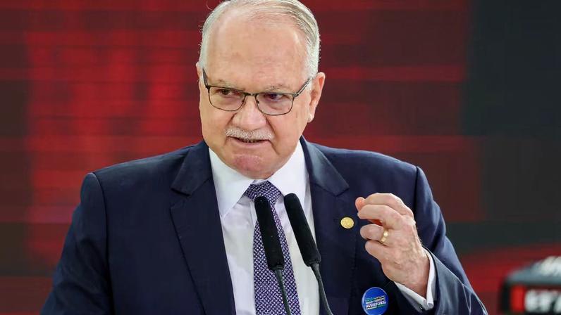 Além do problema com a vestimenta, Fachin ressaltou que o pedido violava as regras processuais da Corte
