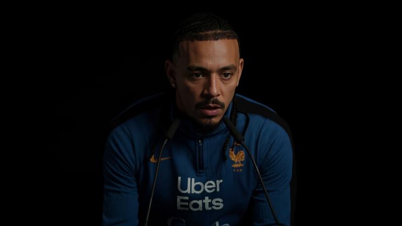 O defensor do Chelsea admitiu que disputa a posição de lateral-direito com Jules Koundé na equipe titular da seleção francesa.