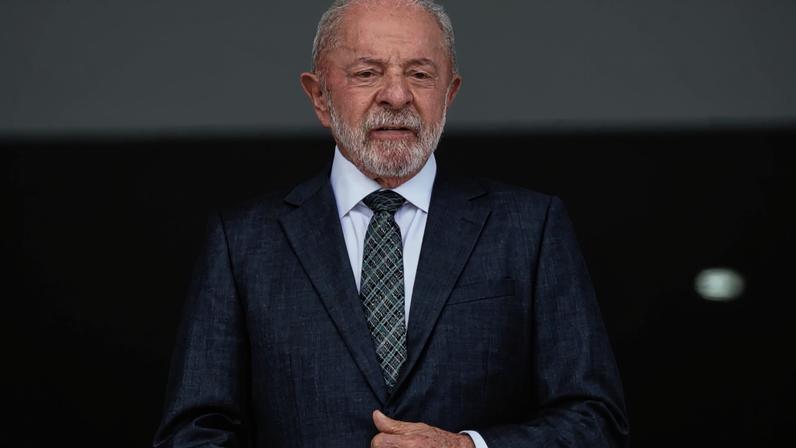Lula criticou medida e culpou família Bolsonaro