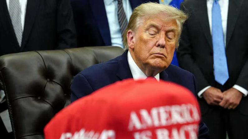A estratégia política de Donald Trump, inédita na história do país e capaz de desorientar analistas nos EUA, tende a causar menos espanto no resto do mundo