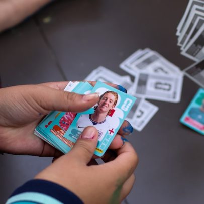 Álbum de figurinhas da Copa inspira ações sociais e ambientais em escolas de SP