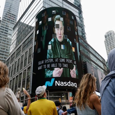 Alvoroço em Nova York marca estreia da SpaceX na bolsa de valores