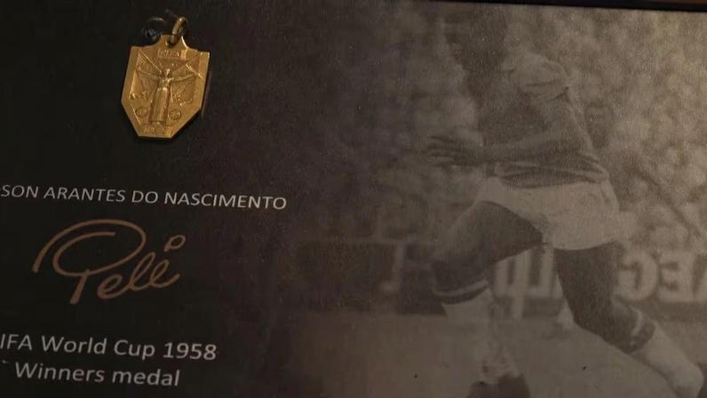 Medalha de Pelé de 1958 é destaque em leilão de relíquias da Copa