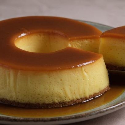 Pudim tradicional de leite condensado fica liso e cremoso