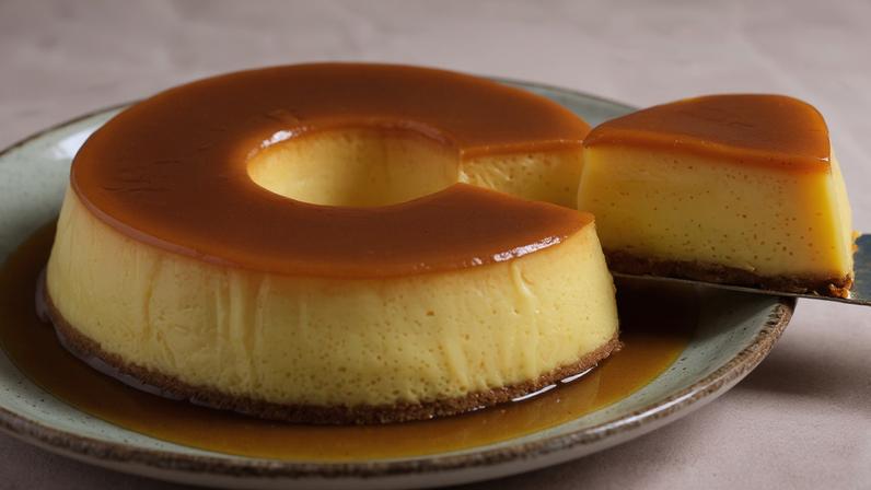 Pudim tradicional de leite condensado fica liso e cremoso
