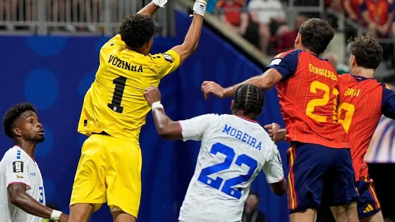 Mesmo com 'massacre' da Espanha, Cabo Verde segurou o empate na estreia da Copa do Mundo muito graças ao goleiro Vozinha.