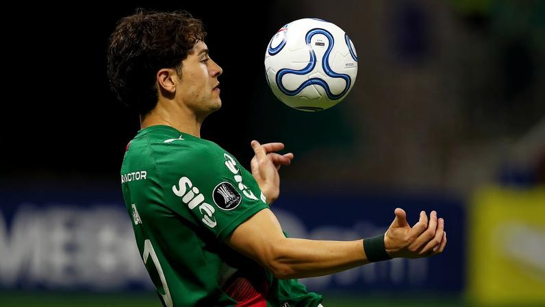 O argentino Giay, que joga no Palmeiras, pode se tornar presença definitiva no grupo da Argentina