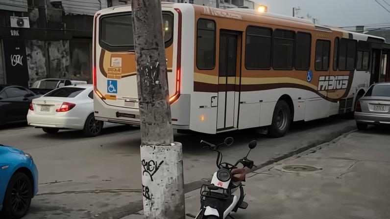 Ônibus e bicicleta elétrica se envolveram em colisão que vitimou menino na estrada do Itararé