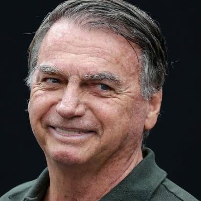 Defesa de Bolsonaro diz que confusão por remédios levou à inutilização de arma