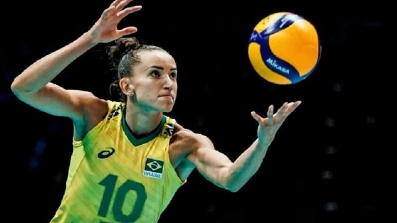 Gabi Guimarães levou o prêmio de melhor jogadora do campeonato italiano de voleibol.