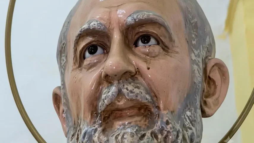 Lágrima de sangue em estátua intriga autoridades da Igreja
