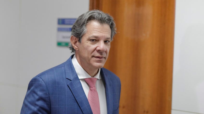 Haddad afirma que Flávio é ligado à turma do Vorcaro