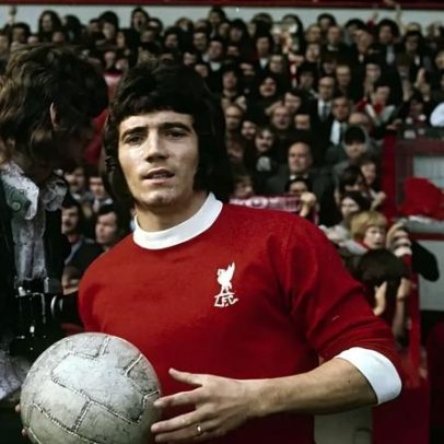 Ídolo do futebol inglês revela diagnóstico de câncer em estágio avançado