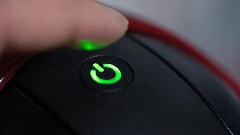 A person pressing the button to start with the finger
