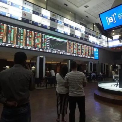 Investidores estrangeiros deixam bolsa; guerra e juros dos EUA aumentam desafios