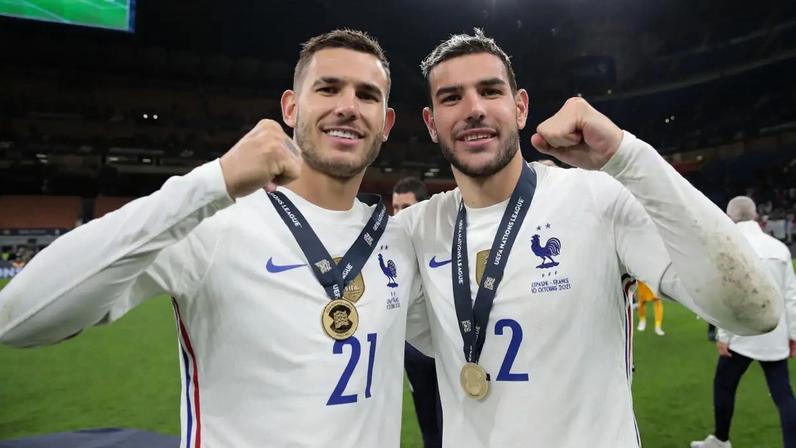 Lucas e Theo Hernández pela seleção francesa