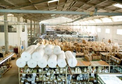 PMI industrial global permanece estável em maio, indicam S&P e JPMorgan