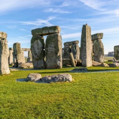 Pedra do Altar de Stonehenge seria levada 430 milhas da Escócia, indica estudo