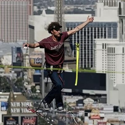 Acidente de base jumping deixa duas mortes, incluindo atleta do Super Bowl