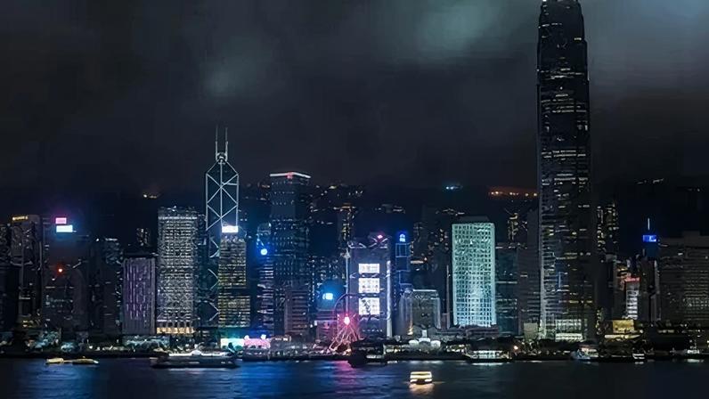Visão panorâmica região central de Hong Kong, vista de Tsim Sha Tsui, em Hong Kong, 28 de abril de 2024.
