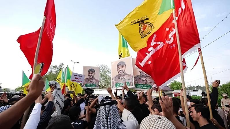 Cerimônia fúnebre realizada na capital, Bagdá, Iraque, para Abu Haidar al-Hafaji, comandante do grupo miliciano xiita iraquiano Kata'ib Hezbollah, que foi morto em um ataque israelense em Damasco, capital da Síria, em 22 de setembro de 2024.