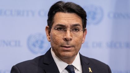 Embaixador Danny Danon, de Israel, na Sede da ONU antes da reunião do Conselho de Segurança sobre a situação no Oriente Médio, em 27 de setembro de 2024