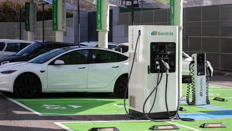 Como agentes de IA podem proteger carregadores de veículos elétricos