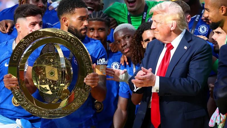 Em 2025, jogadores do Chelsea reclamaram da presença de Trump no palco dos campeões (Chris Brunskill/Fantasista/Getty Images)